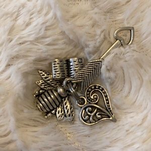 Necklace/bracelet charms